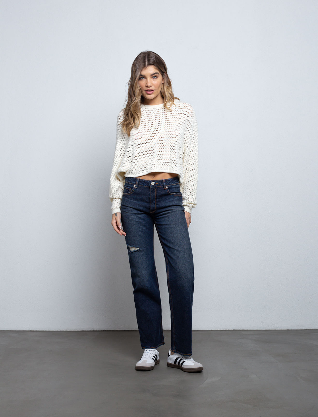 Jean Blanco con Roto y Realce  Jeans grises, Jeans, Jean blanco