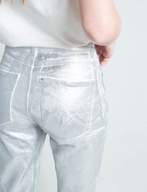 Pantalón con efecto metalizado