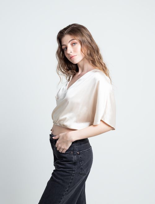 Camisa con escote en V