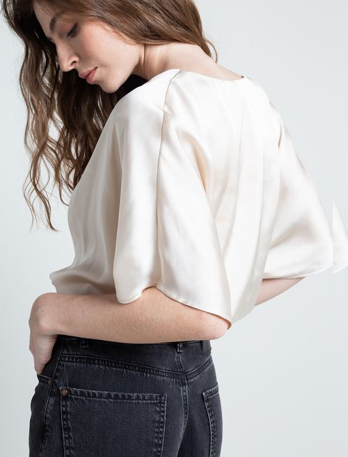 Camisa con escote en V