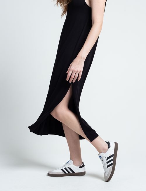 Vestido con abertura lateral