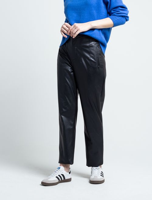 Pantalón estilo cuero