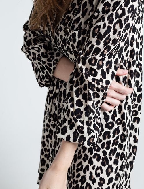 Vestido con estampado de animal print