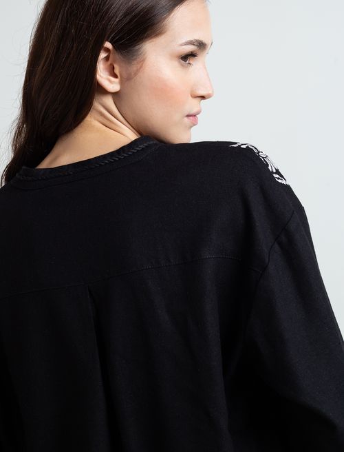 Camisa con escote en V