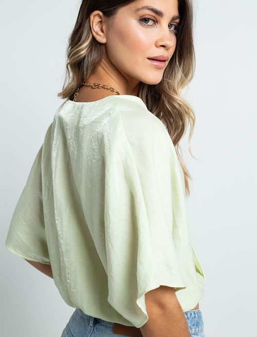 Camisa con escote en V