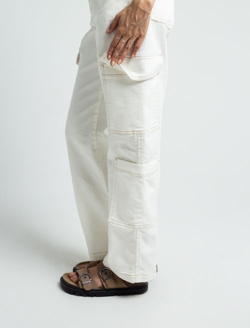 Pantalón tipo cargo