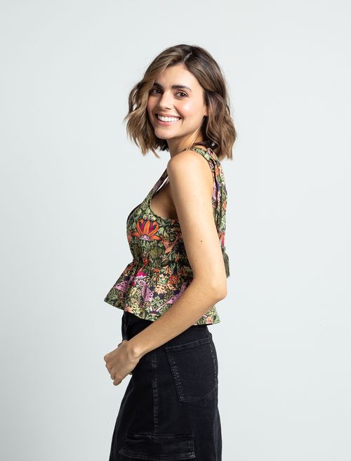 Camisa con escote en V