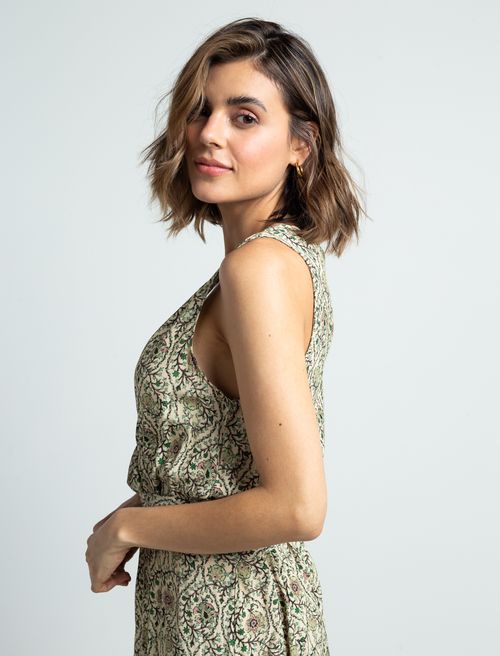 Vestido con escote en V