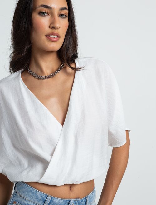 Camisa con escote en V