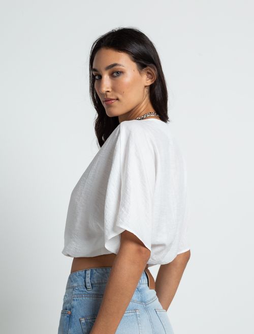 Camisa con escote en V
