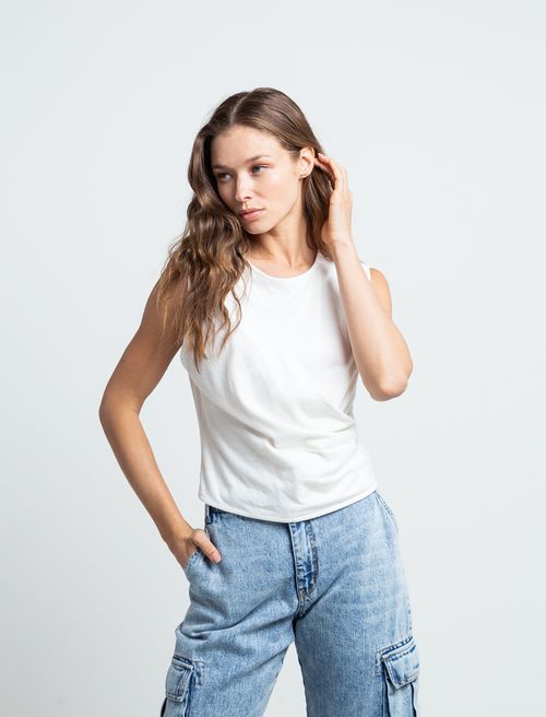 Camiseta de diseño cruzado en frente