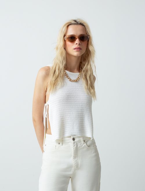 Camisa tejida con aberturas
