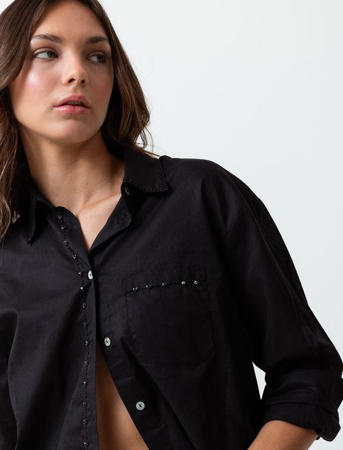 Camisa con apliques
