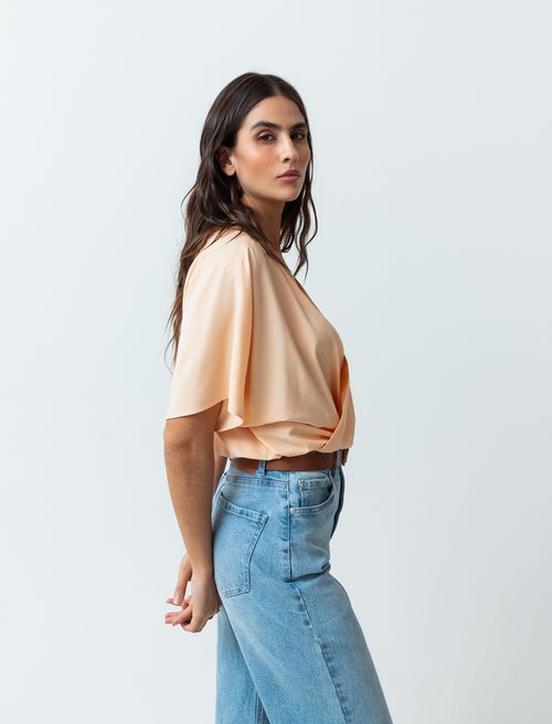 Camisa con escote en V