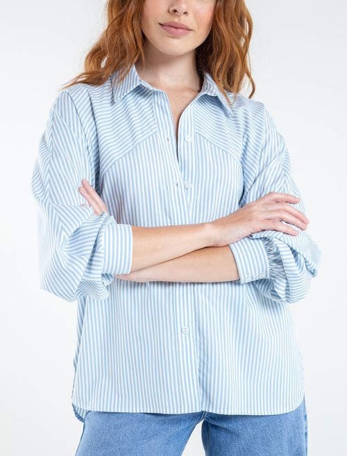 Camisa con volumen en mangas