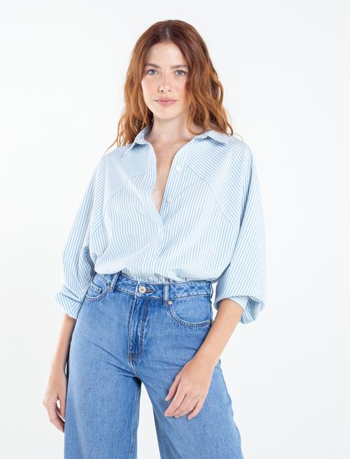 Camisa con volumen en mangas