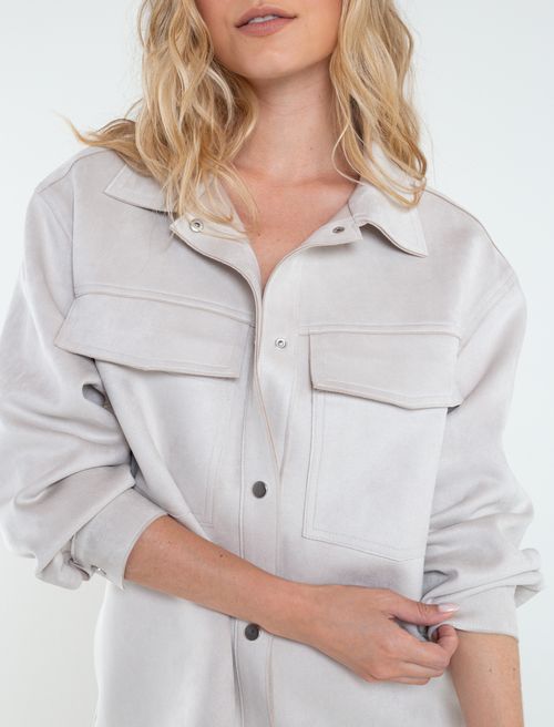 Chaqueta con bolsillos delanteros