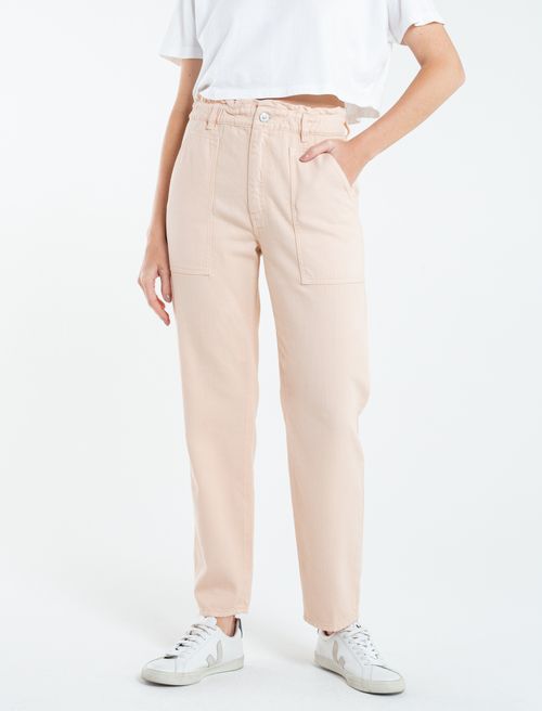 Pantalón con bolsillos de parche