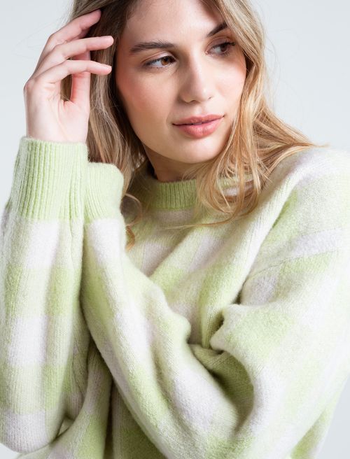 Buzo tejido de diseño cerrado