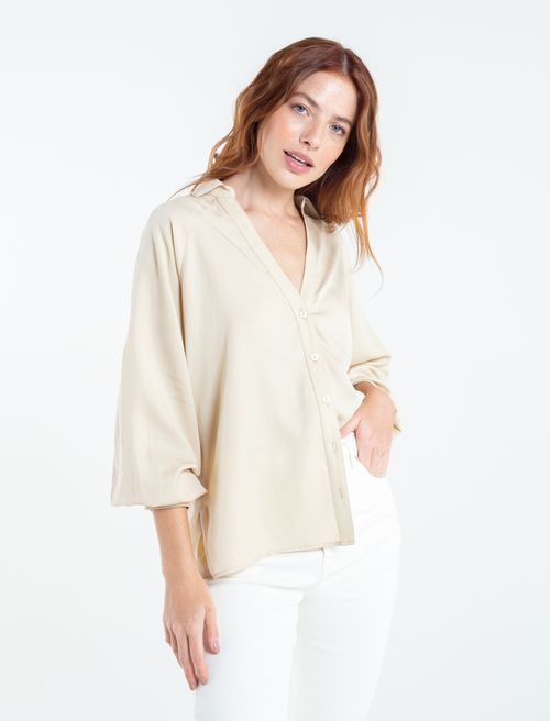 Camisa con escote en V