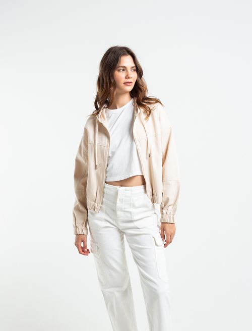 Chaqueta con capucha