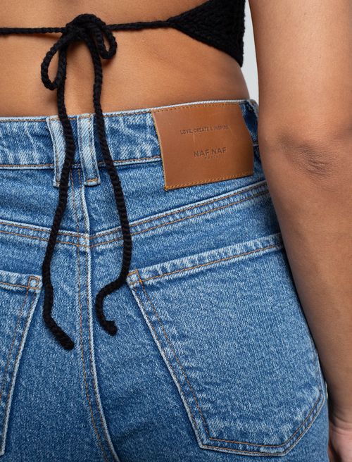 Jean Mom fit tiro alto