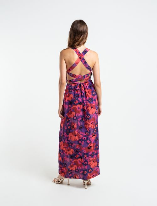 Vestido con escote profundo