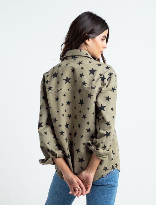 Camisa con estampado de estrellas