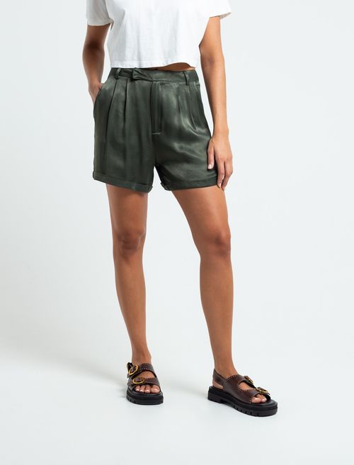 Short con bolsillos