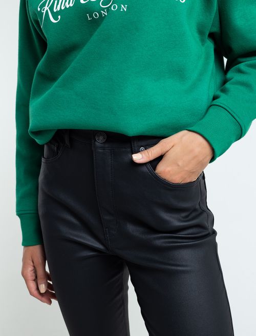 Pantalón tipo cuero