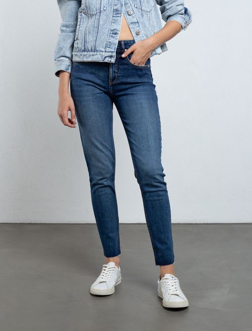 Jean Push Up en tono oscuro