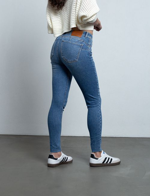 Jean con mini desgastes