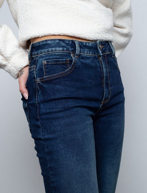 Jean Straight tiro alto