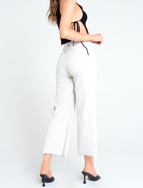 Pantalón tiro alto con bota ancha