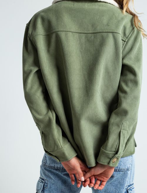 Chaqueta con cuello afelpado