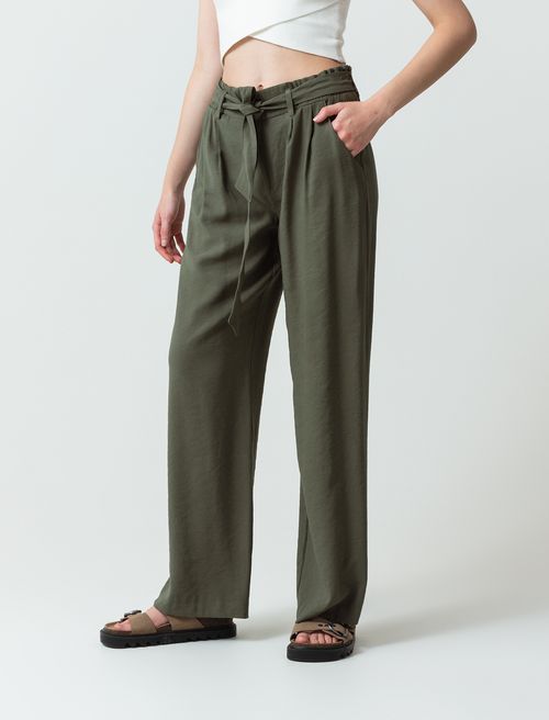 Pantalón con cinturón ajustable