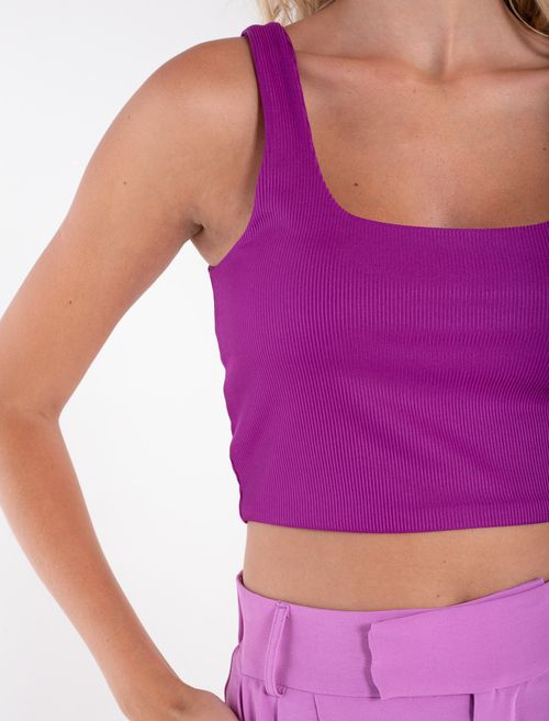 Camiseta cropped de cuello cuadrado