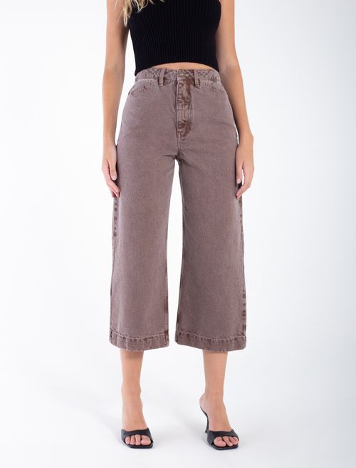 Pantalón con bota amplia