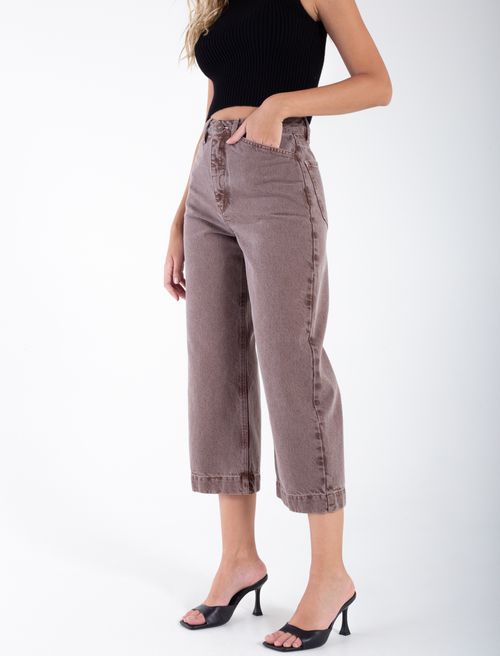 Pantalón con bota amplia
