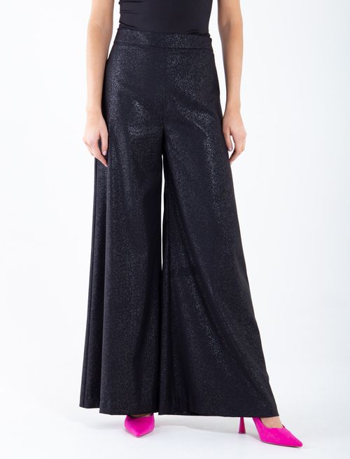 Pantalón con bota ancha y efecto brillante