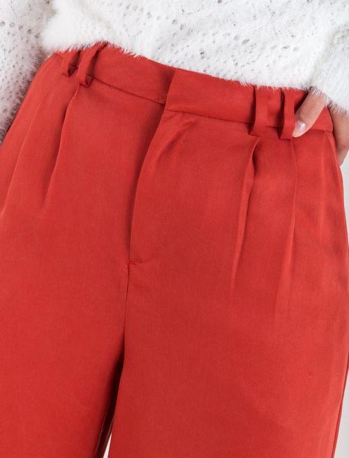 Pantalón con bota ancha