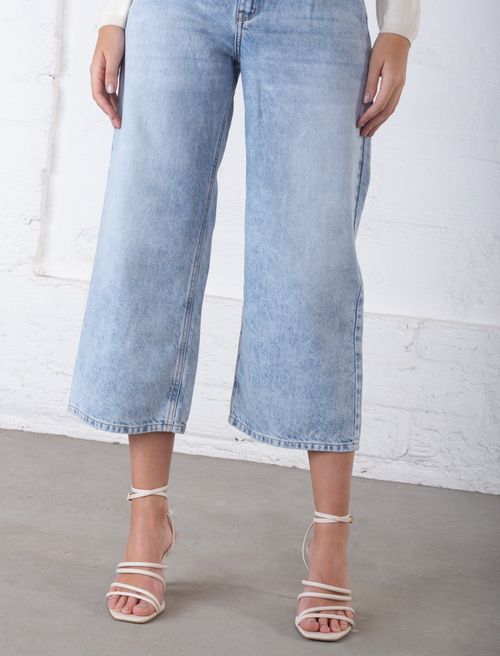 Pantalón Mom con ruedo al corte