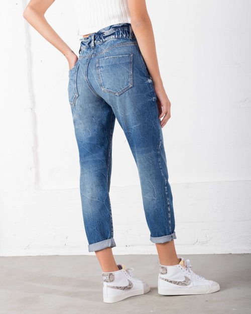 Jean para mujer azul oscuro Baggy tiro súper alto con efecto arrugado