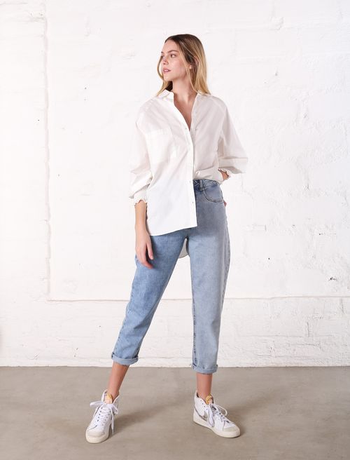 Jean para mujer azul medio Mom tiro súper alto de dos tonos