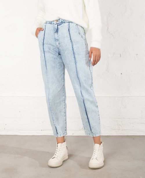 Jean para mujer azul claro Slouchy tiro súper alto con cortes verticales y lavado acid wash