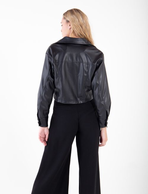 Chaqueta cropped con cuello clásico