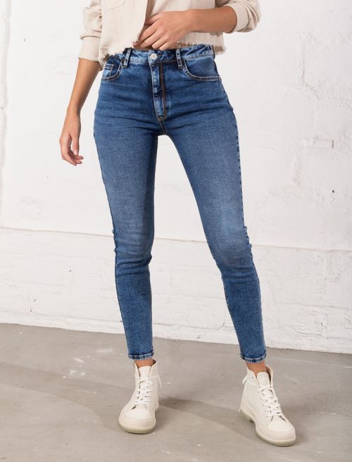 Jean fit skinny tiro medio