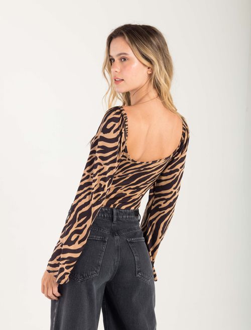 Camiseta manga larga con animal print