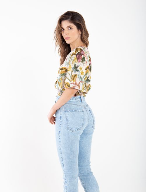 Camisa estampada con cuello en V