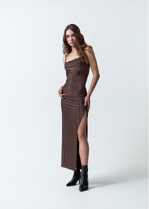 Vestido con abertura lateral
